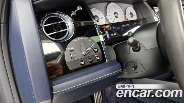 Rolls-Royce 고스트 6.6 EWB V12, 2020 16