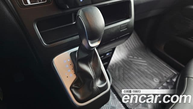 Hyundai Staria Modern, 2023 9