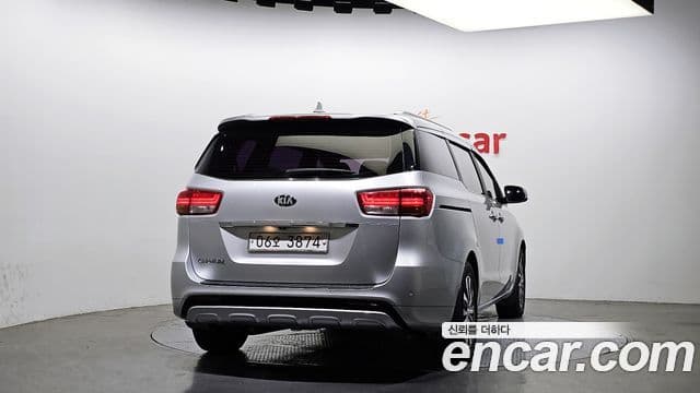Kia All New Carnival Luxury, 2016 4