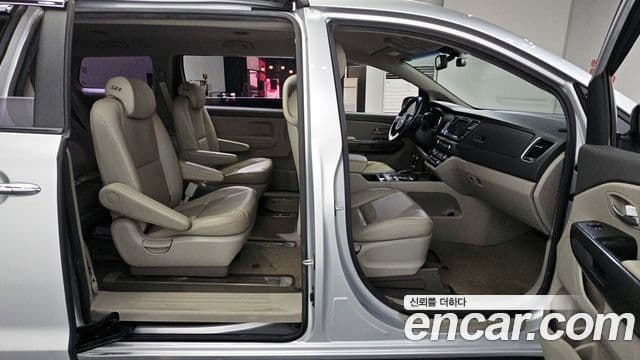 Kia All New Carnival Luxury, 2016 11
