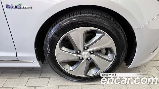 Hyundai LF Sonata гибрид Premium, 2015 все фото