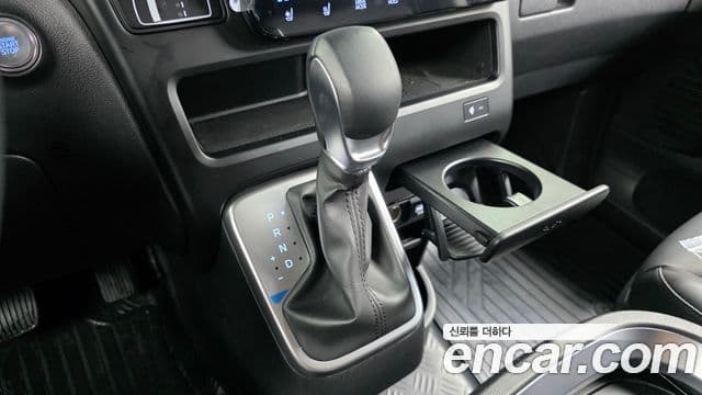 Hyundai Staria Modern, 2025 9