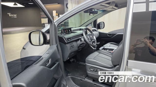 Hyundai Staria Modern, 2025 11