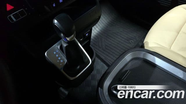 Hyundai Staria Modern, 2025 9