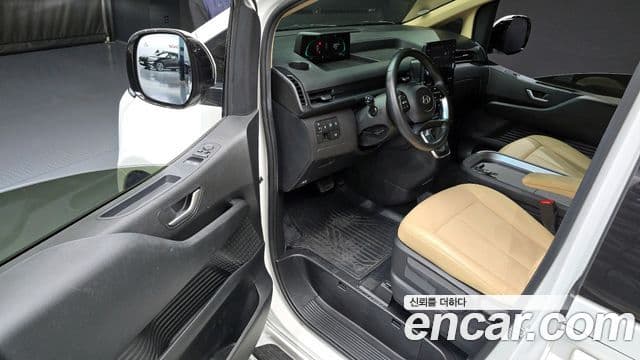 Hyundai Staria Modern, 2025 10
