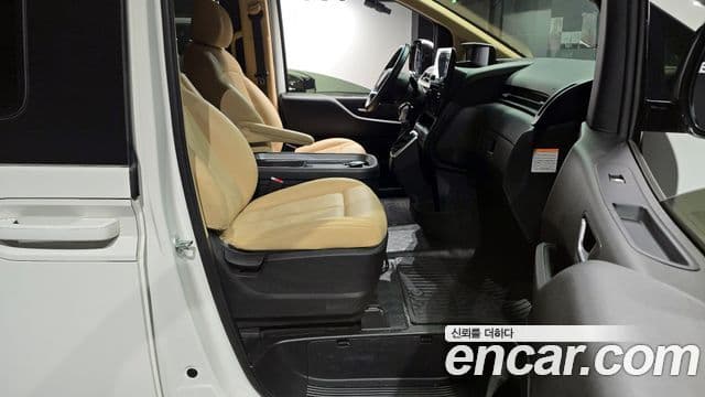 Hyundai Staria Modern, 2025 11