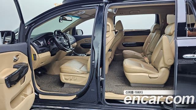 Kia All New Carnival Prestige High Roof, 2017 17