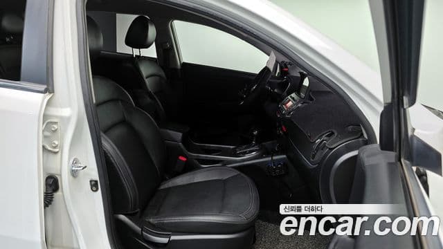 Kia Sportage R топовая версия, 2011 10