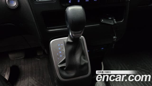 Hyundai Staria Modern, 2025 9