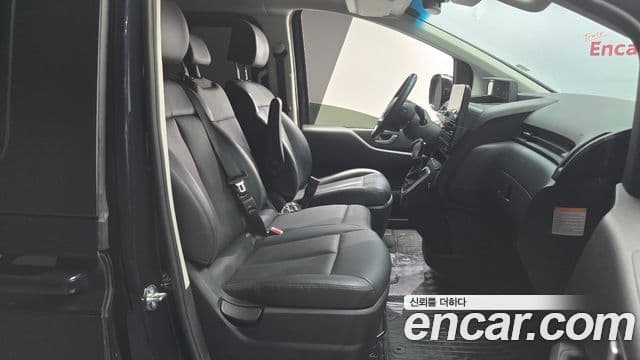 Hyundai Staria Modern, 2025 10