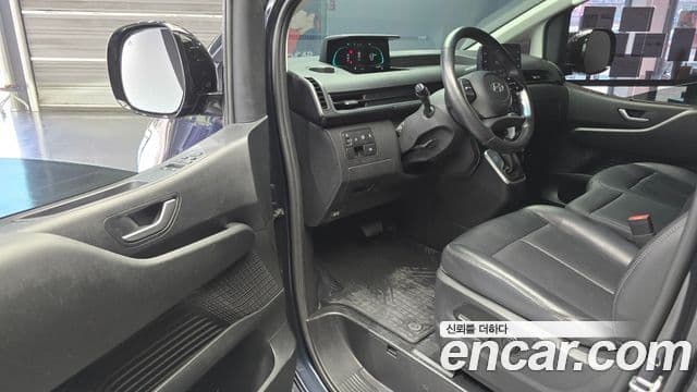 Hyundai Staria Modern, 2025 11