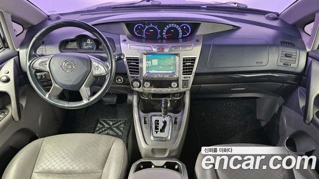 KG모빌리티(SsangYong) Korando 투리스모 4WD RX 9인승, 2016 7