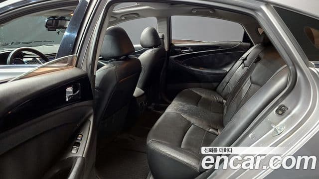 Hyundai YF Sonata люксовая версия, 2010 13