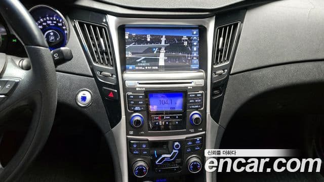 Hyundai YF Sonata люксовая версия, 2010 17