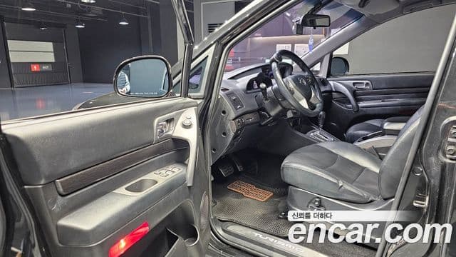 KG모빌리티(SsangYong) Korando 투리스모 4WD TX 9인승, 2017 11