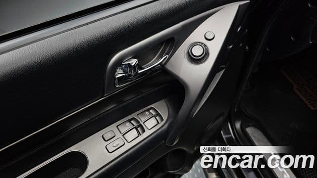 KG모빌리티(SsangYong) Korando 투리스모 4WD TX 9인승, 2017 16