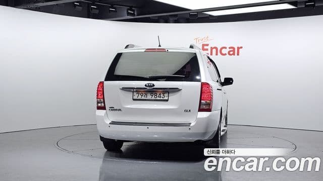 Kia Carnival R Premium, 2012 4