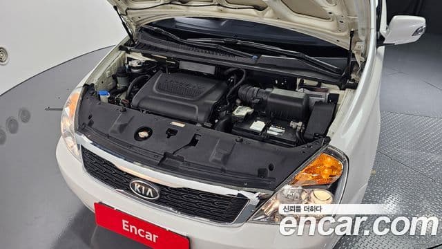Kia Carnival R Premium, 2012 6