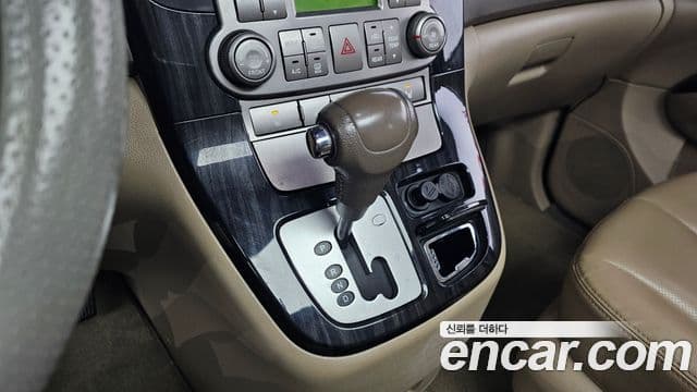 Kia Carnival R Premium, 2012 9