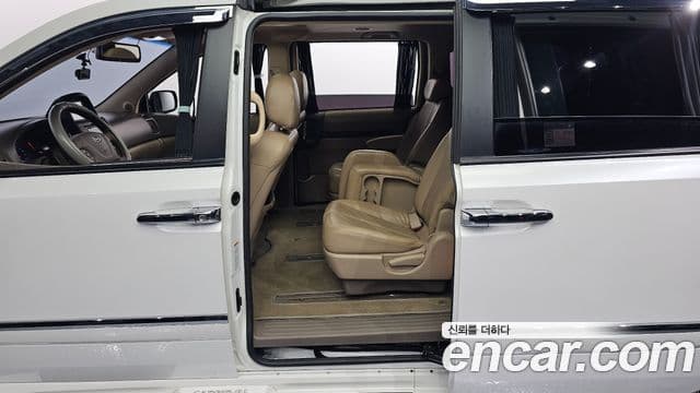 Kia Carnival R Premium, 2012 11