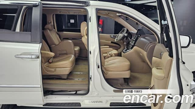 Kia Carnival R Premium, 2012 12