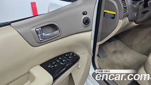 Kia Carnival R Premium, 2012 13