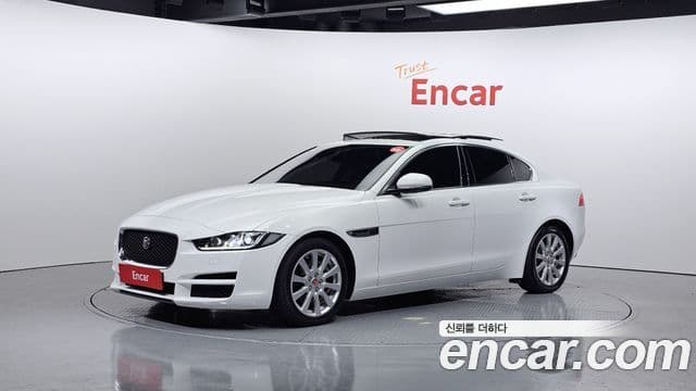 Jaguar XE Prestige, 2016 1