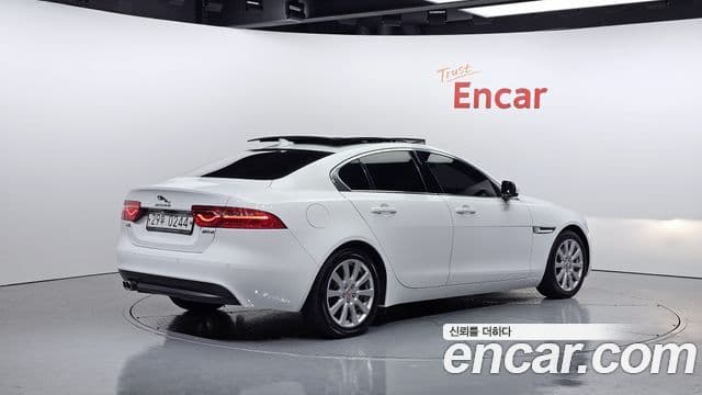 Jaguar XE Prestige, 2016 2