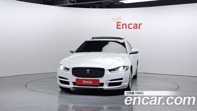 Jaguar XE Prestige, 2016 3