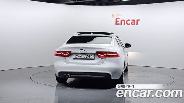 Jaguar XE Prestige, 2016 4