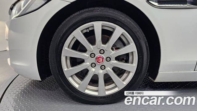 Jaguar XE Prestige, 2016 все фото