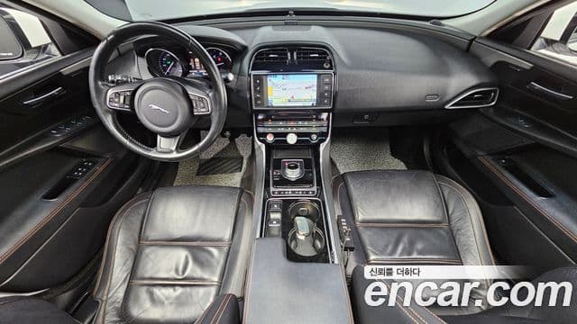 Jaguar XE Prestige, 2016 7