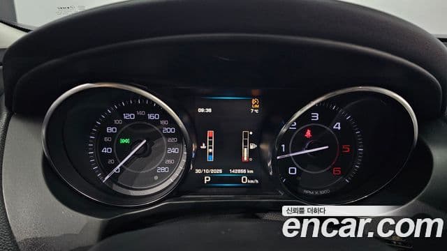 Jaguar XE Prestige, 2016 8