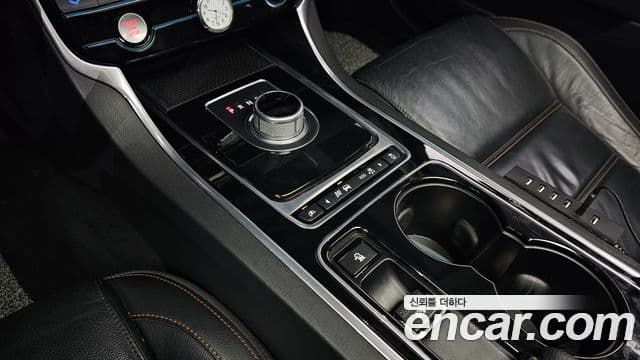 Jaguar XE Prestige, 2016 9