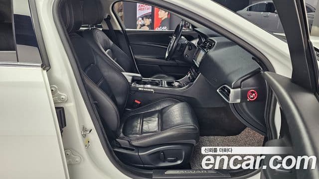 Jaguar XE Prestige, 2016 12