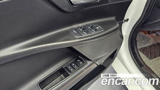 Jaguar XE Prestige, 2016 13