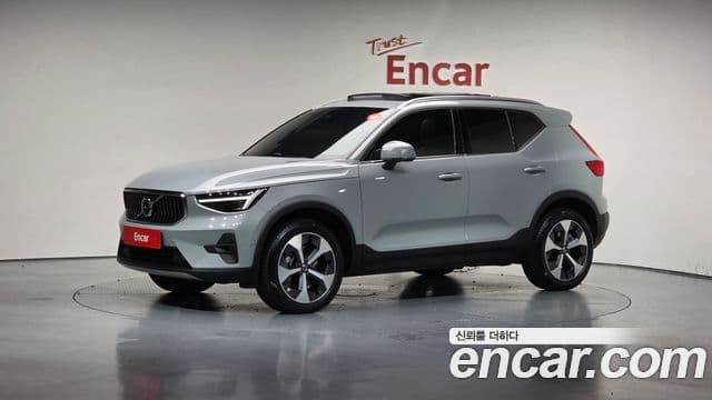 Volvo XC40 B4 Ultra Bright, 2025 1