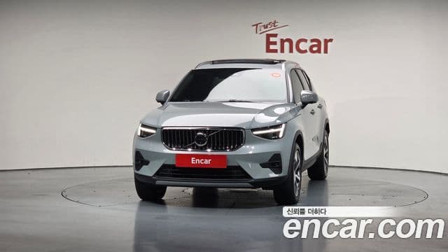 Volvo XC40 B4 Ultra Bright, 2025 3