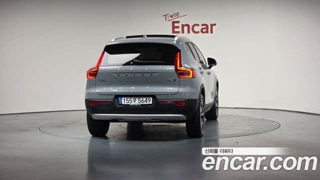 Volvo XC40 B4 Ultra Bright, 2025 4