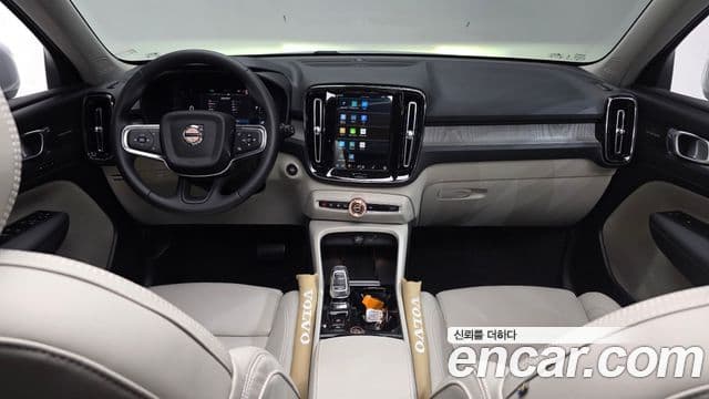 Volvo XC40 B4 Ultra Bright, 2025 7