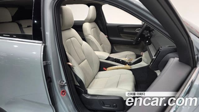 Volvo XC40 B4 Ultra Bright, 2025 10