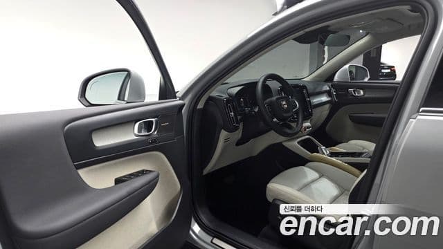 Volvo XC40 B4 Ultra Bright, 2025 12