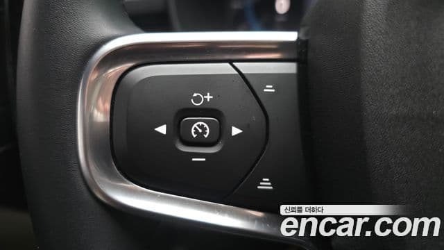 Volvo XC40 B4 Ultra Bright, 2025 17