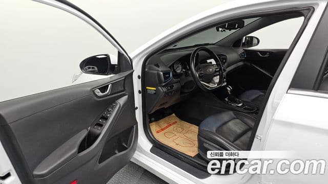 Hyundai Ioniq гибрид, 2019 10