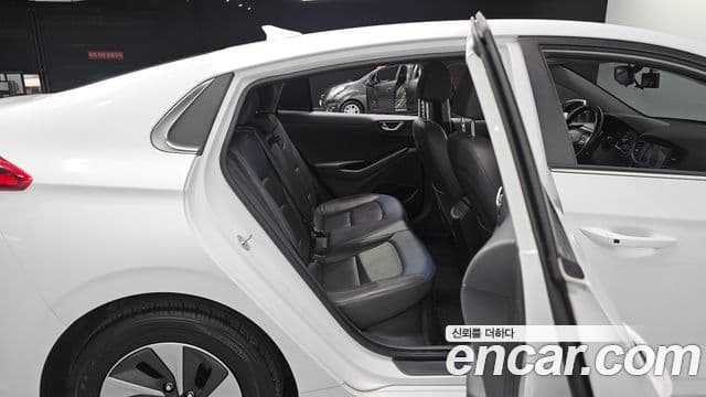 Hyundai Ioniq гибрид, 2019 13