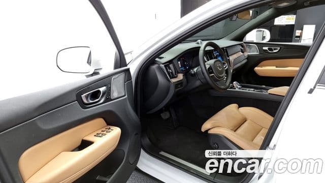 Volvo XC60 2세대 B6 Ultra Bright, 2025 10