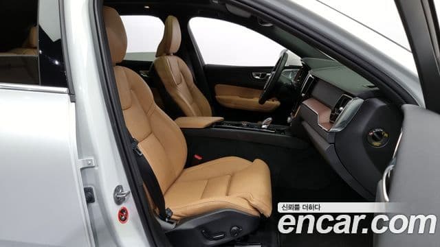 Volvo XC60 2세대 B6 Ultra Bright, 2025 11