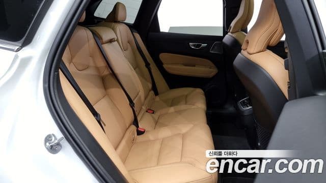 Volvo XC60 2세대 B6 Ultra Bright, 2025 12