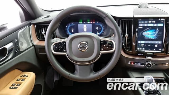 Volvo XC60 2세대 B6 Ultra Bright, 2025 13