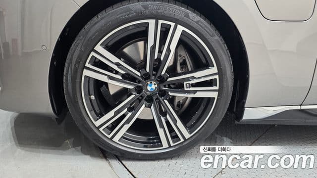 BMW 7시리즈 (G70) 750e xDrive M Sport, 2024 все фото
